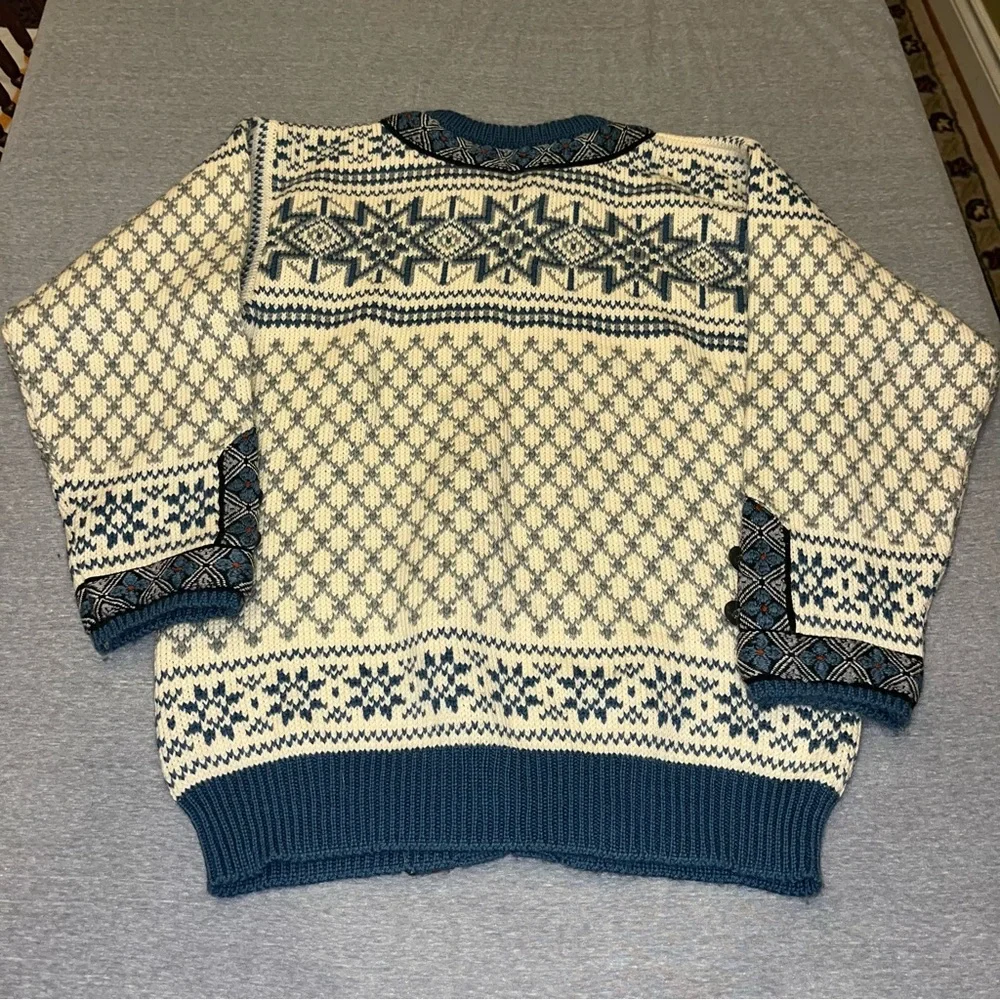 Vintage Dale of Norway blue and white sweater - Picture 7 of 9